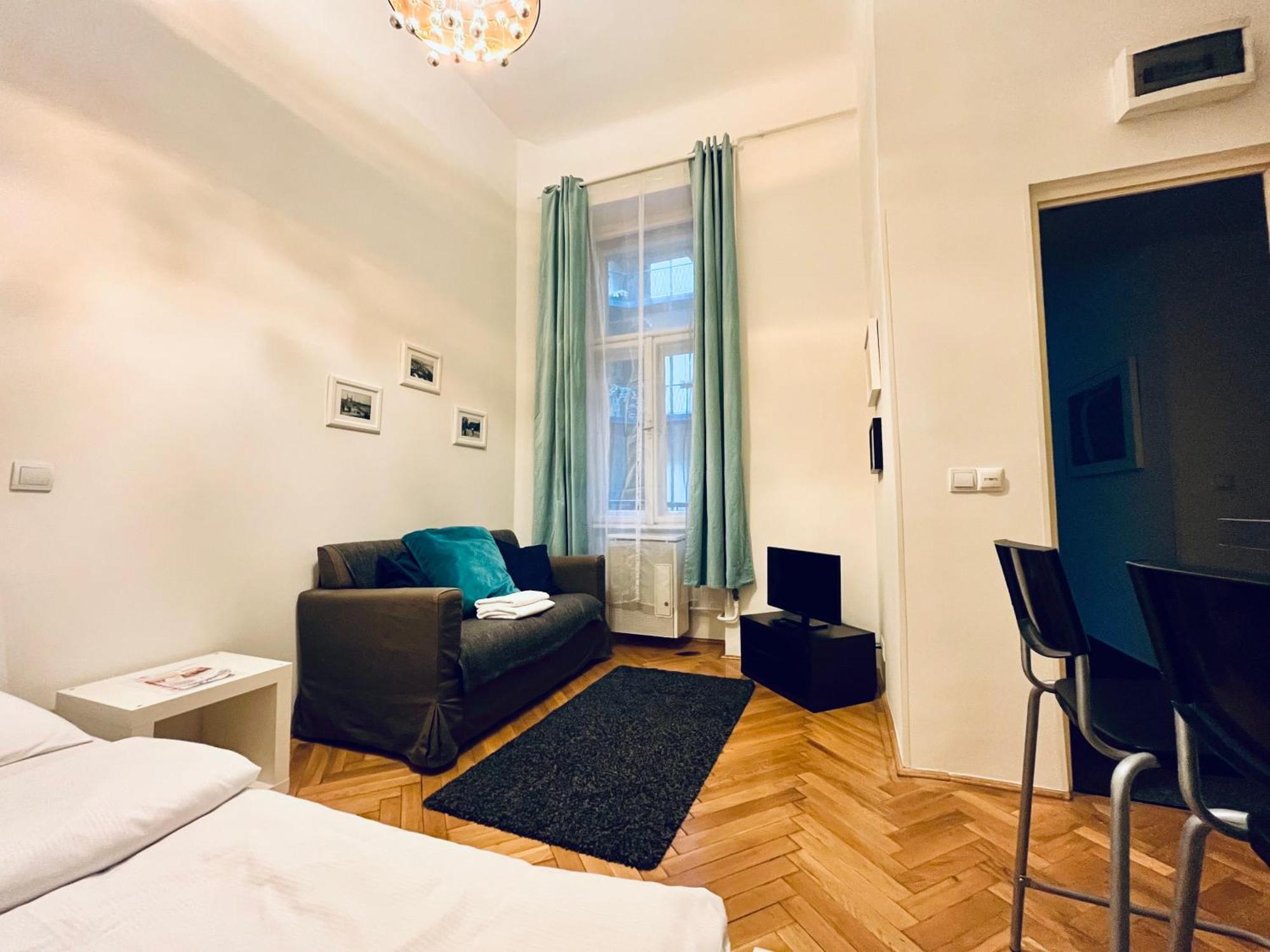 Tatra 4 Studios Budapest Exteriör bild